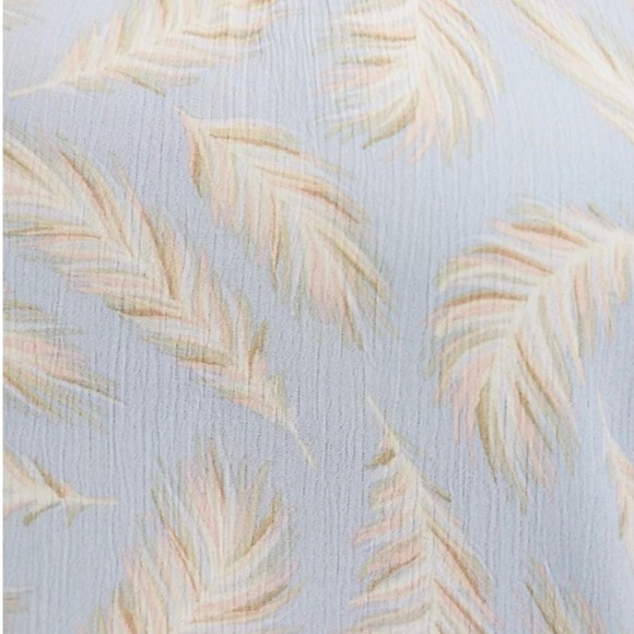 Torrid Blue Crinkled Gauze Top with Feathers & Cold Shoulders Sz 4X - Picture 3 of 4